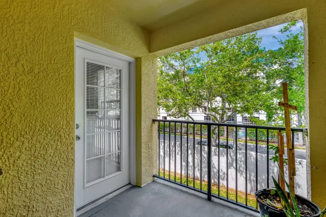$238,000 | 170 Southwest Peacock Boulevard, Unit 36202, Port St. Lucie, FL 34986
