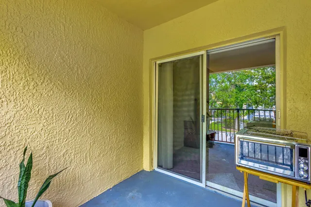 $238,000 | 170 Southwest Peacock Boulevard, Unit 36202, Port St. Lucie, FL 34986