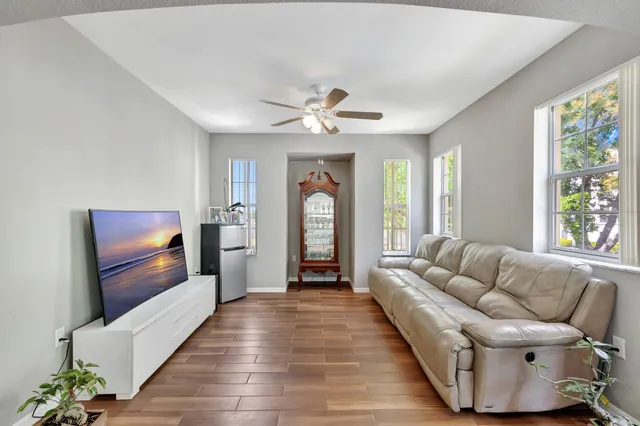 $238,000 | 170 Southwest Peacock Boulevard, Unit 36202, Port St. Lucie, FL 34986