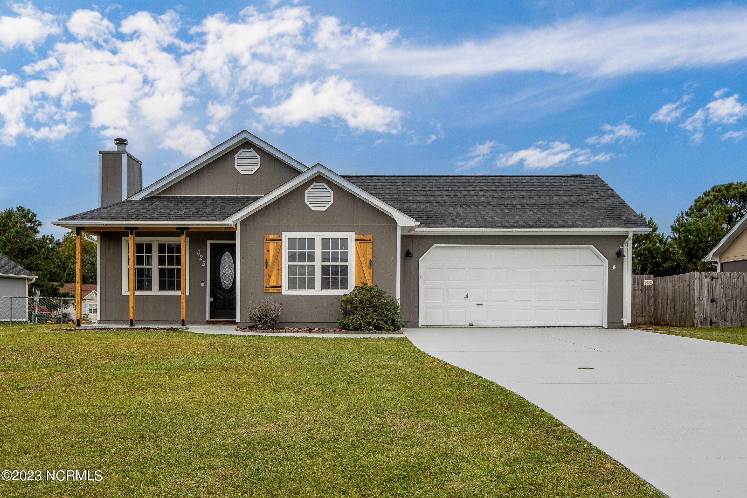 325 Buckhead Road Hubert, NC 28539 - Photo 1 of 14 Front of home