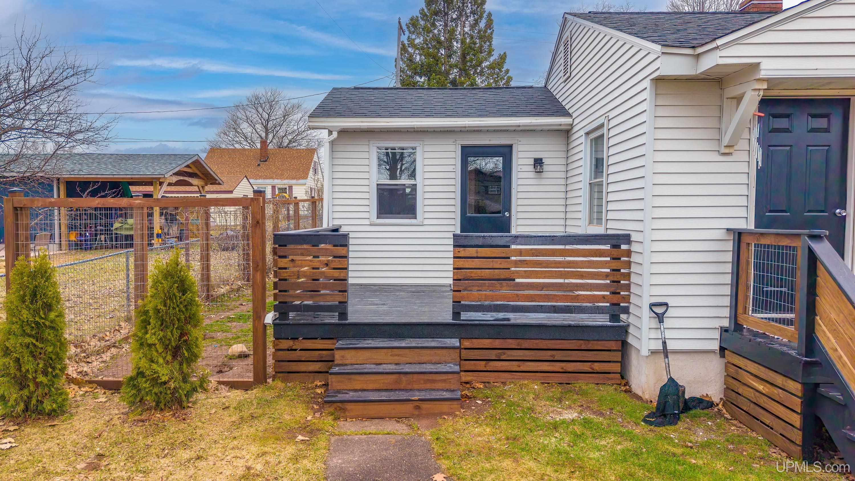 563 Jopling Street Ishpeming, MI 49849 - Photo 3 of 19