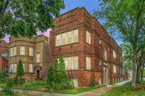 $2,300 | 2424 West Hollywood Avenue, Unit 3, Chicago, IL 60659