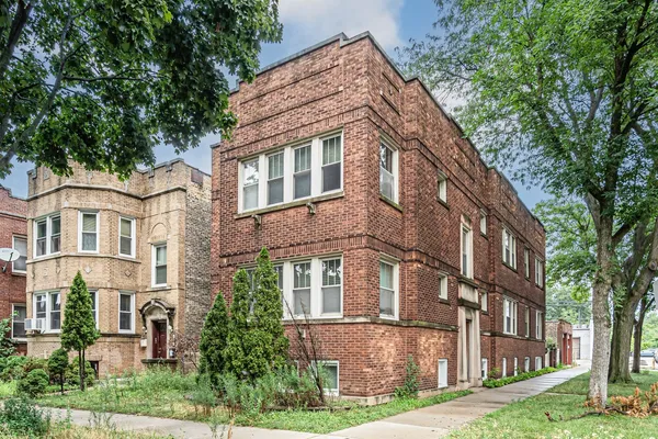 $2,300 | 2424 West Hollywood Avenue, Unit 3, Chicago, IL 60659