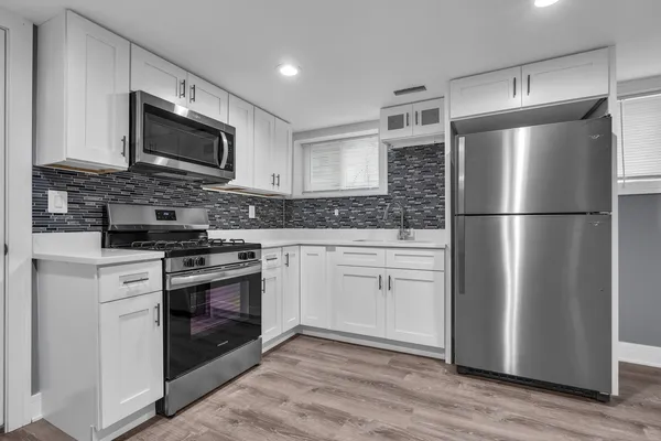 $2,300 | 2424 West Hollywood Avenue, Unit 3, Chicago, IL 60659