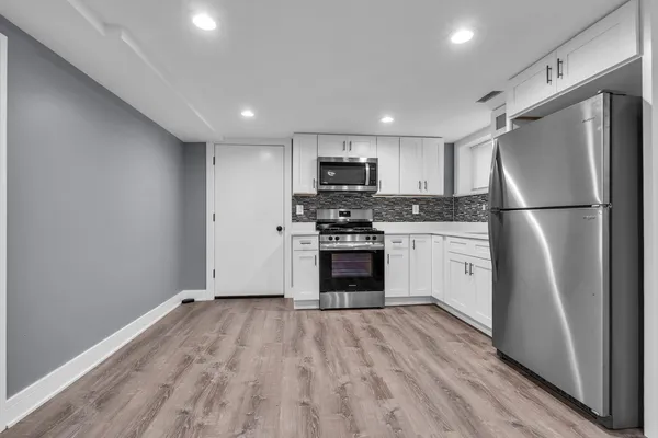 $2,300 | 2424 West Hollywood Avenue, Unit 3, Chicago, IL 60659