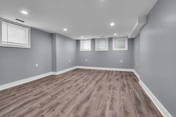 $2,300 | 2424 West Hollywood Avenue, Unit 3, Chicago, IL 60659