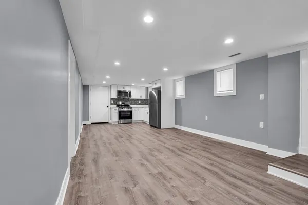 $2,300 | 2424 West Hollywood Avenue, Unit 3, Chicago, IL 60659
