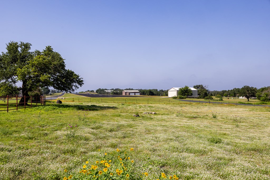 2377 Aviation Loop Fredericksburg, TX 78624 - Photo 35 of 76
