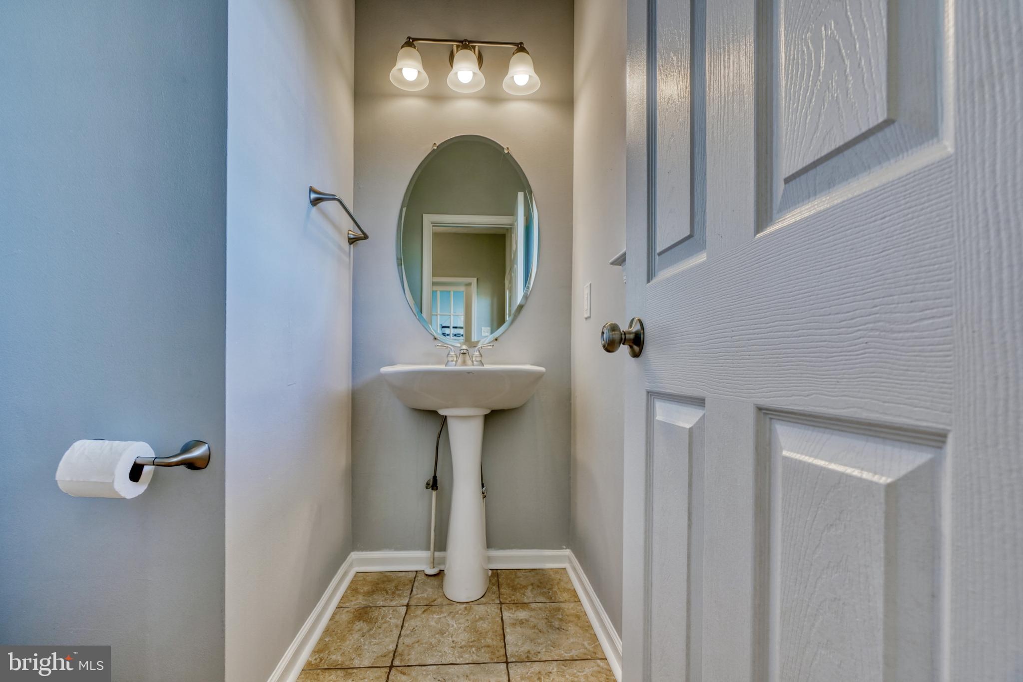 704 Peterson Road Middle River, MD 21220 - Photo 7 of 69 1st Floor Powder Room