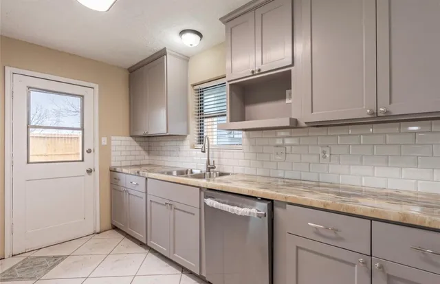 $1,825 | 1350 Strawberry Street, League City, TX 77573