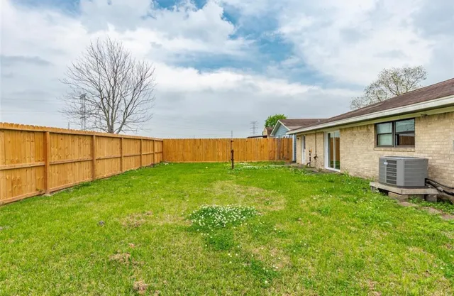 $1,825 | 1350 Strawberry Street, League City, TX 77573