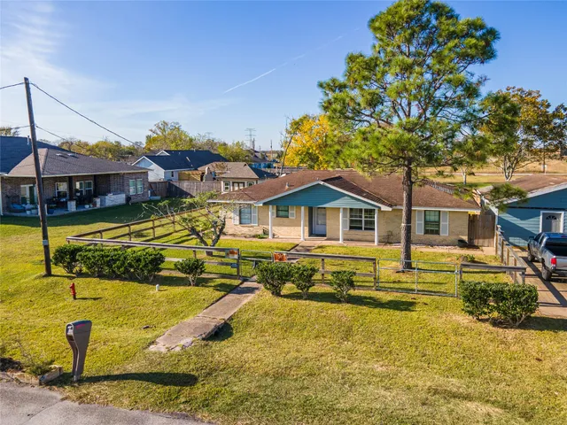 $1,775 | 1350 Strawberry Street, League City, TX 77573