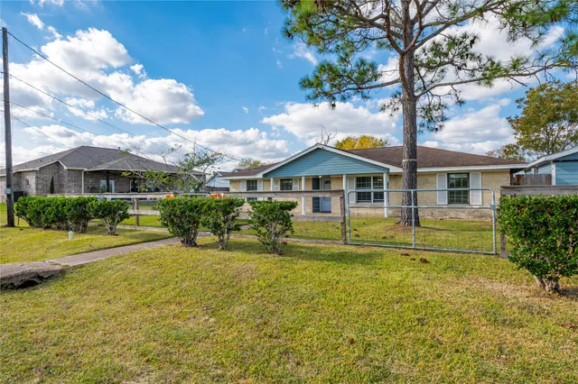 $1,775 | 1350 Strawberry Street, League City, TX 77573