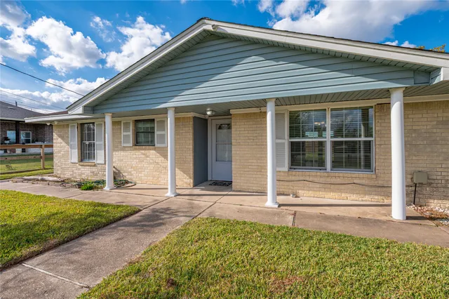 $1,775 | 1350 Strawberry Street, League City, TX 77573