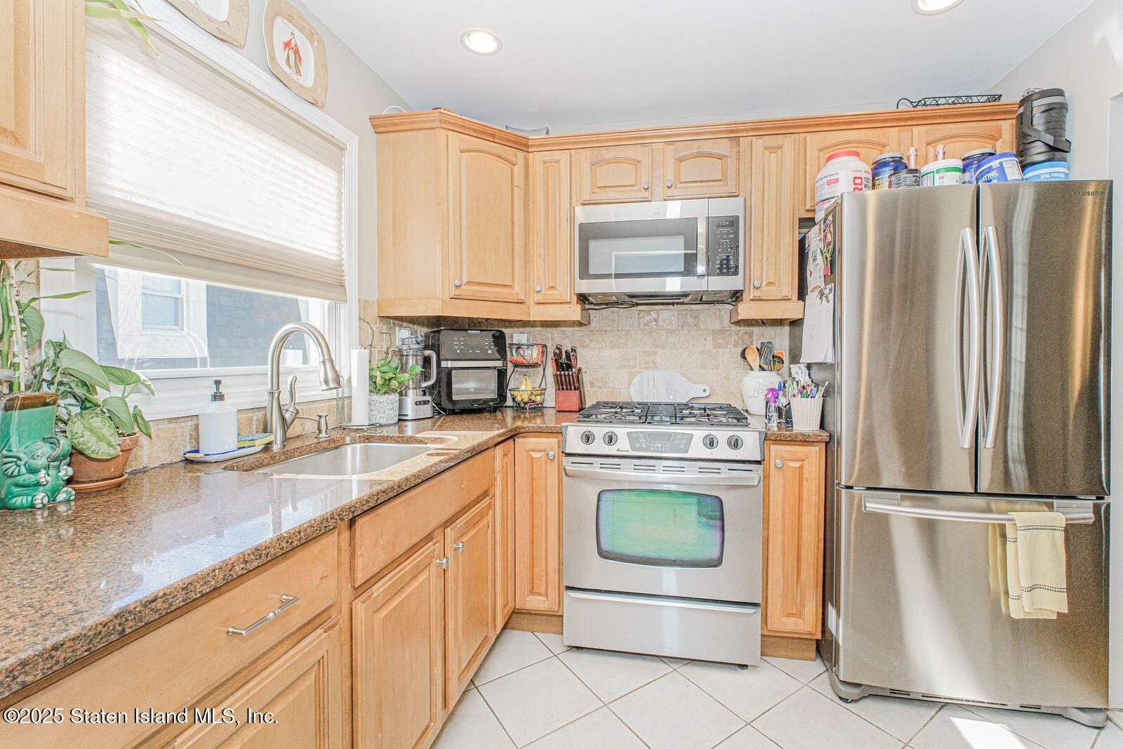 45 Lenevar Avenue Staten Island, NY 10309 - Photo 11 of 35 a kitchen with granite countertop a refrigerator stove and sink
