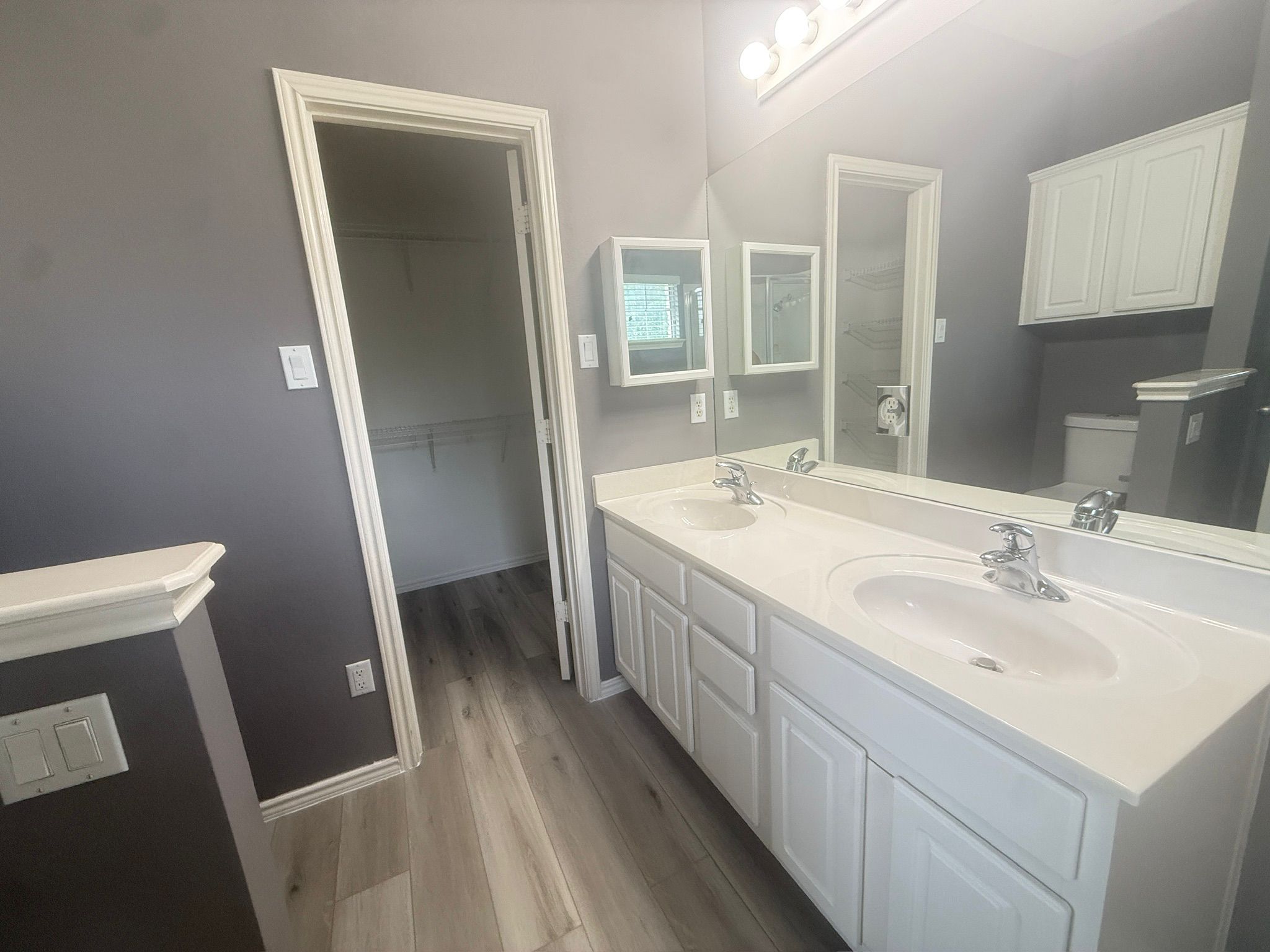 1900 Scofield Ridge Parkway, Unit 2103 Austin, TX 78727 - Photo 20 of 35 Dual vanities and ample counter space in upstairs primary bathroom