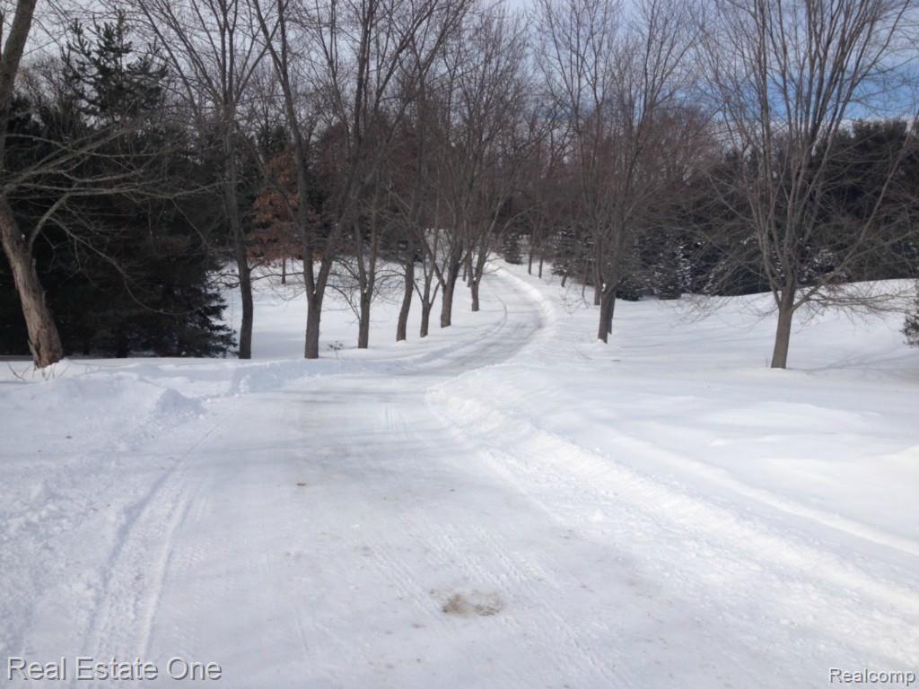 6280 McGuire Road Fenton, MI 48430 - Photo 4 of 6 4.jpeg
