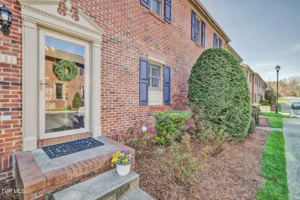 $274,900 | 31 Oak Leaf Circle, Johnson City, TN 37601