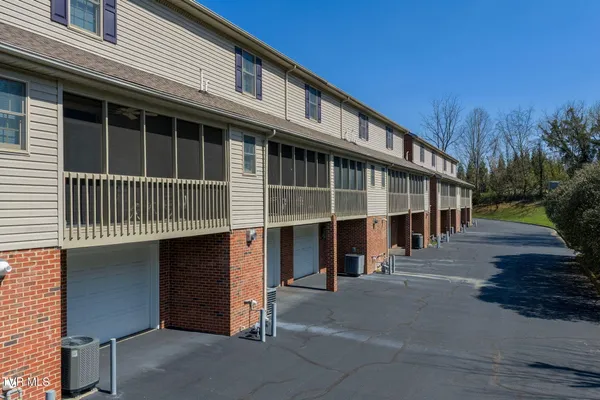 $269,900 | 31 Oak Leaf Circle, Johnson City, TN 37601