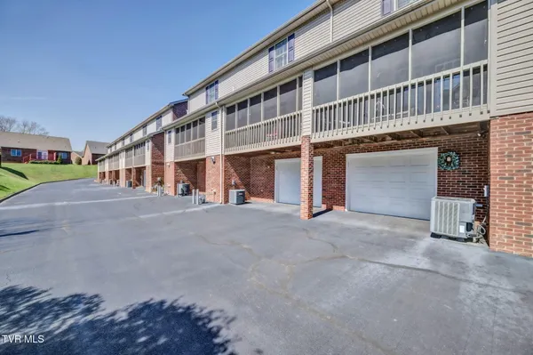 $269,900 | 31 Oak Leaf Circle, Johnson City, TN 37601