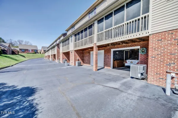 $269,900 | 31 Oak Leaf Circle, Johnson City, TN 37601