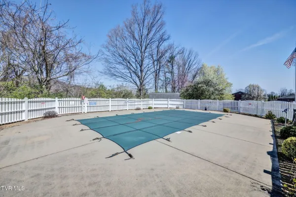 $269,900 | 31 Oak Leaf Circle, Johnson City, TN 37601