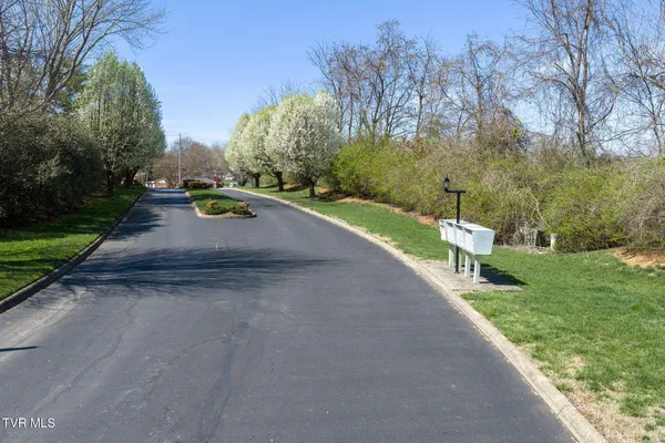 $269,900 | 31 Oak Leaf Circle, Johnson City, TN 37601