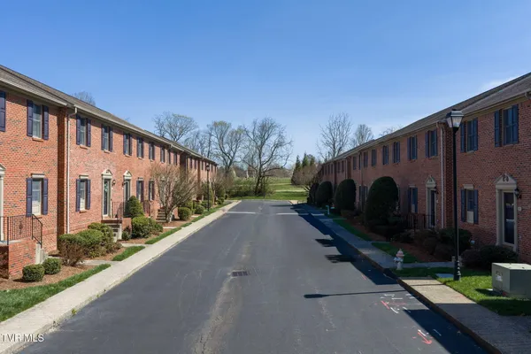 $269,900 | 31 Oak Leaf Circle, Johnson City, TN 37601