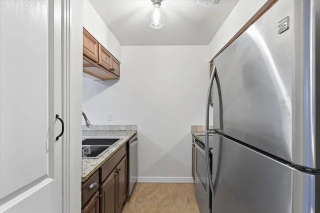 $1,150 | 6810 Deatonhill Drive, Unit 301, Austin, TX 78745