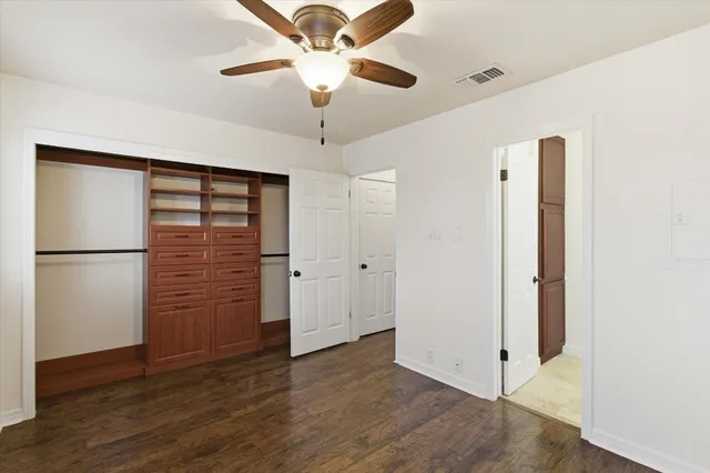 $1,150 | 6810 Deatonhill Drive, Unit 301, Austin, TX 78745