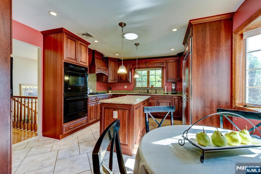 11 Yellow Brick Road Wayne, NJ 07470 - Photo 20 of 41