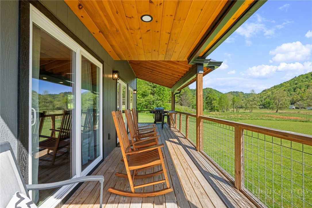 634-636 Watauga River Road Sugar Grove, NC 28679 - Photo 47 of 50 a view of outdoor space with seating area