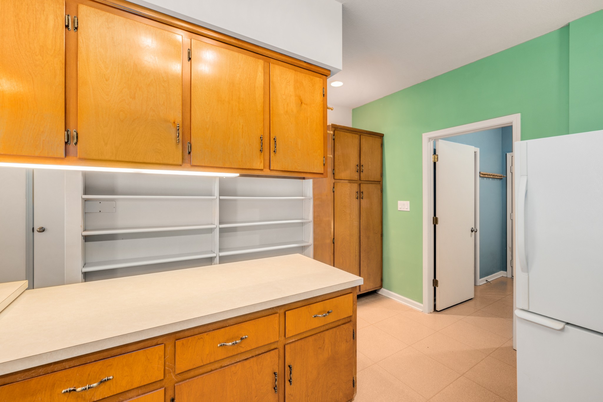 358 Harper Road Clarksville, TN 37043 - Photo 14 of 34 a kitchen with a large window