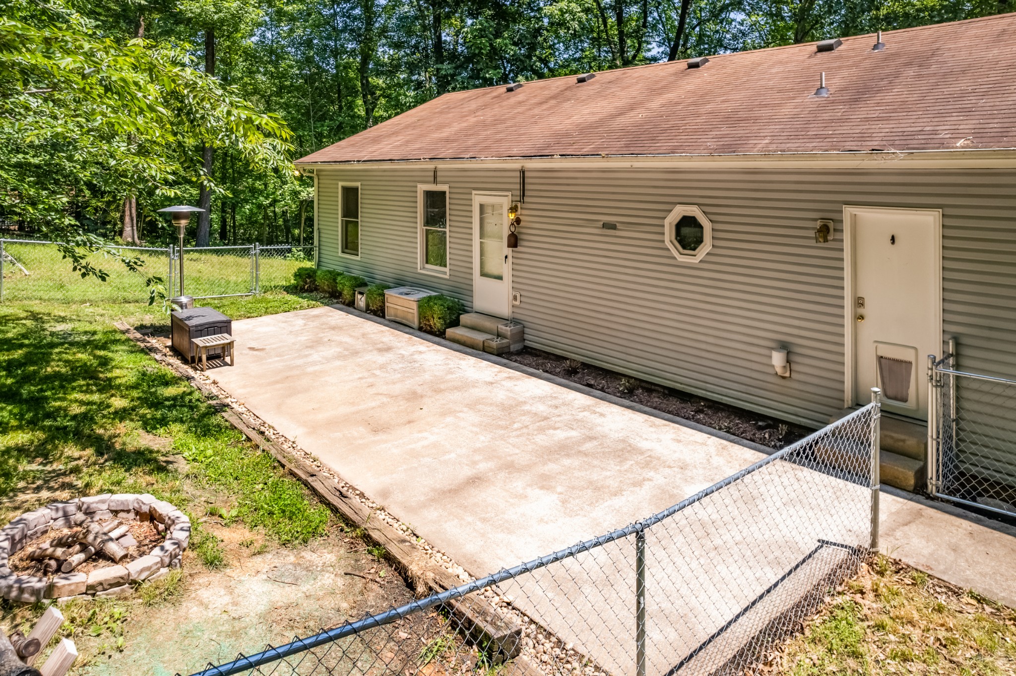 358 Harper Road Clarksville, TN 37043 - Photo 28 of 34 a backyard of a house