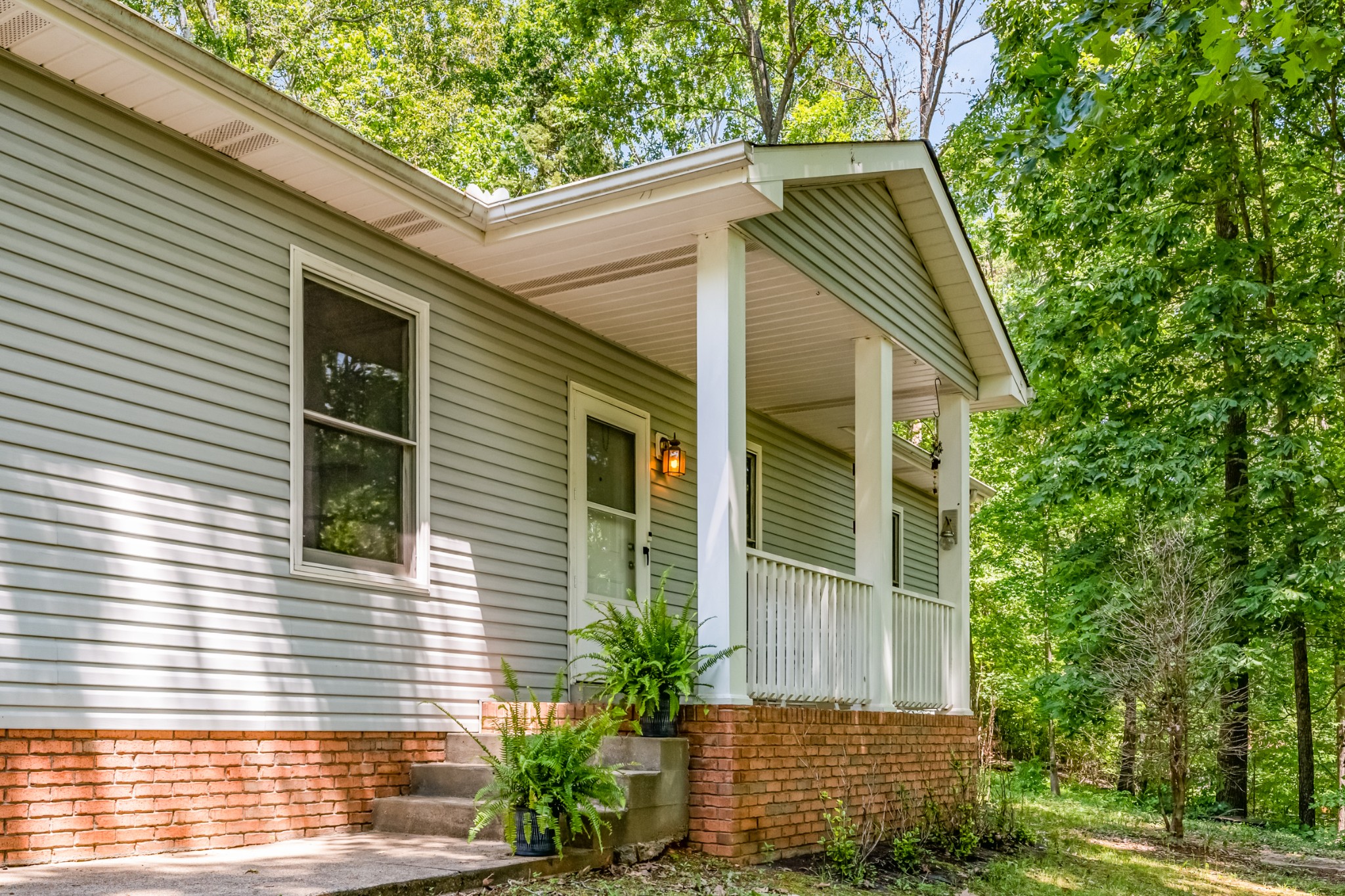 358 Harper Road Clarksville, TN 37043 - Photo 4 of 34 a front view of a house with a garden