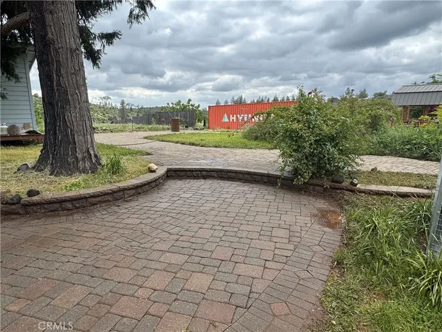 a view of a pathway with a yard