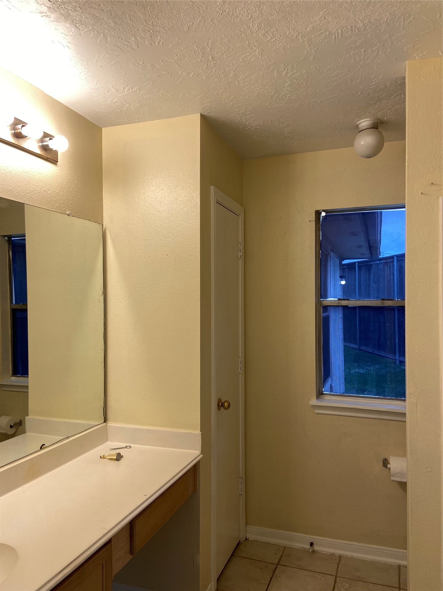 11019 Longtom Court Houston, TX 77086 - Photo 11 of 20 Master bathroom