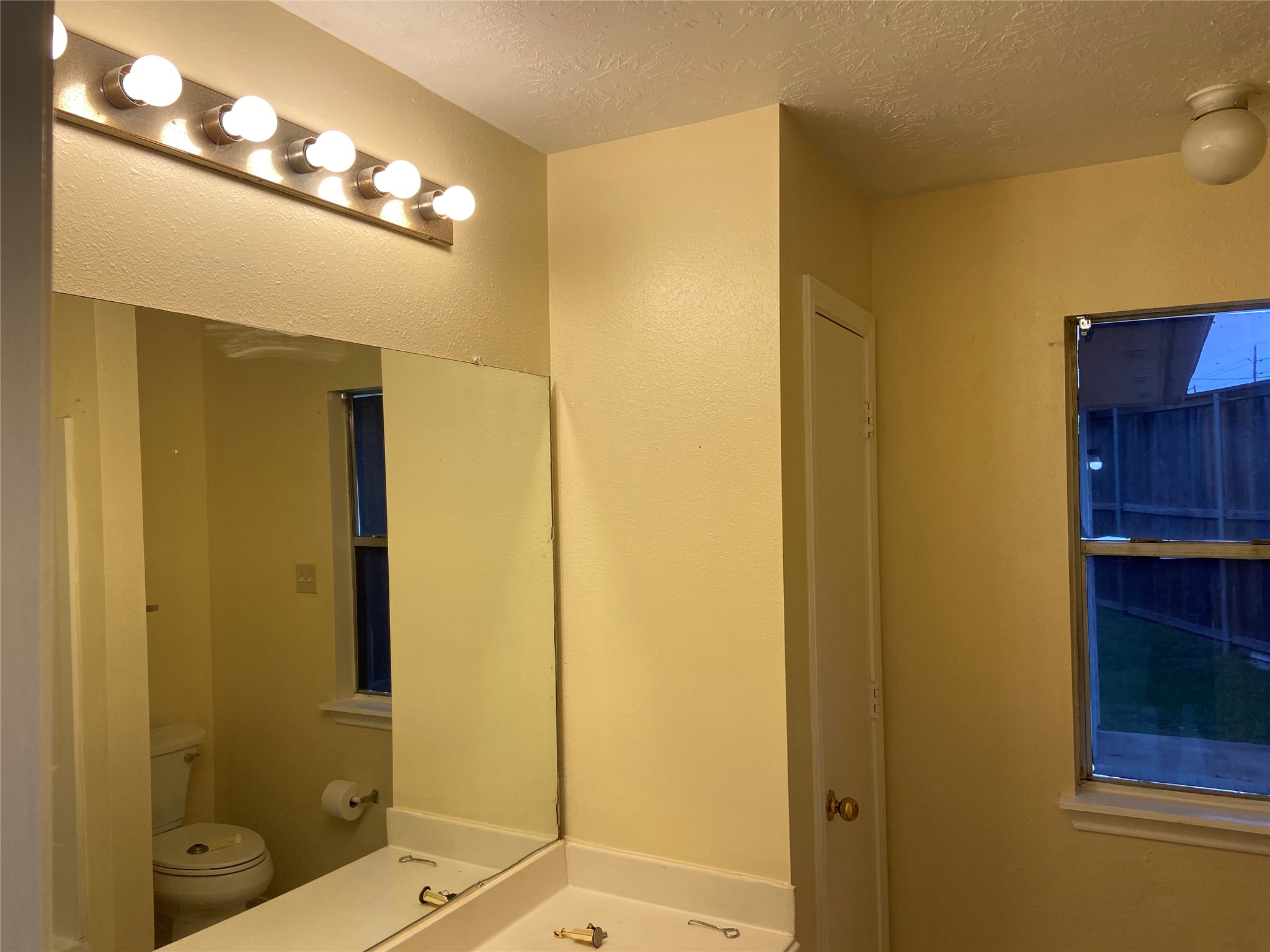 11019 Longtom Court Houston, TX 77086 - Photo 16 of 20 Master bathroom
