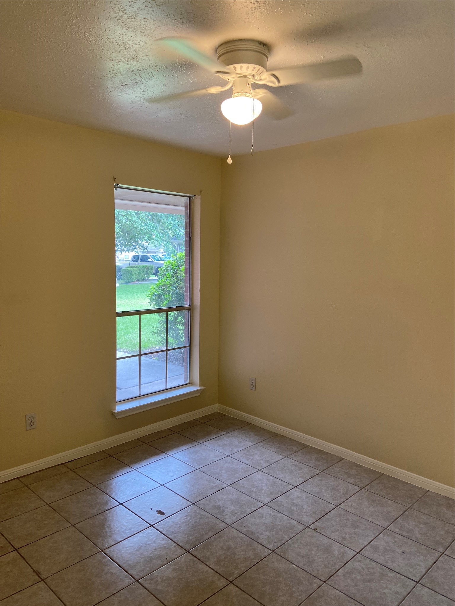 11019 Longtom Court Houston, TX 77086 - Photo 18 of 20 2nd small bedroom
