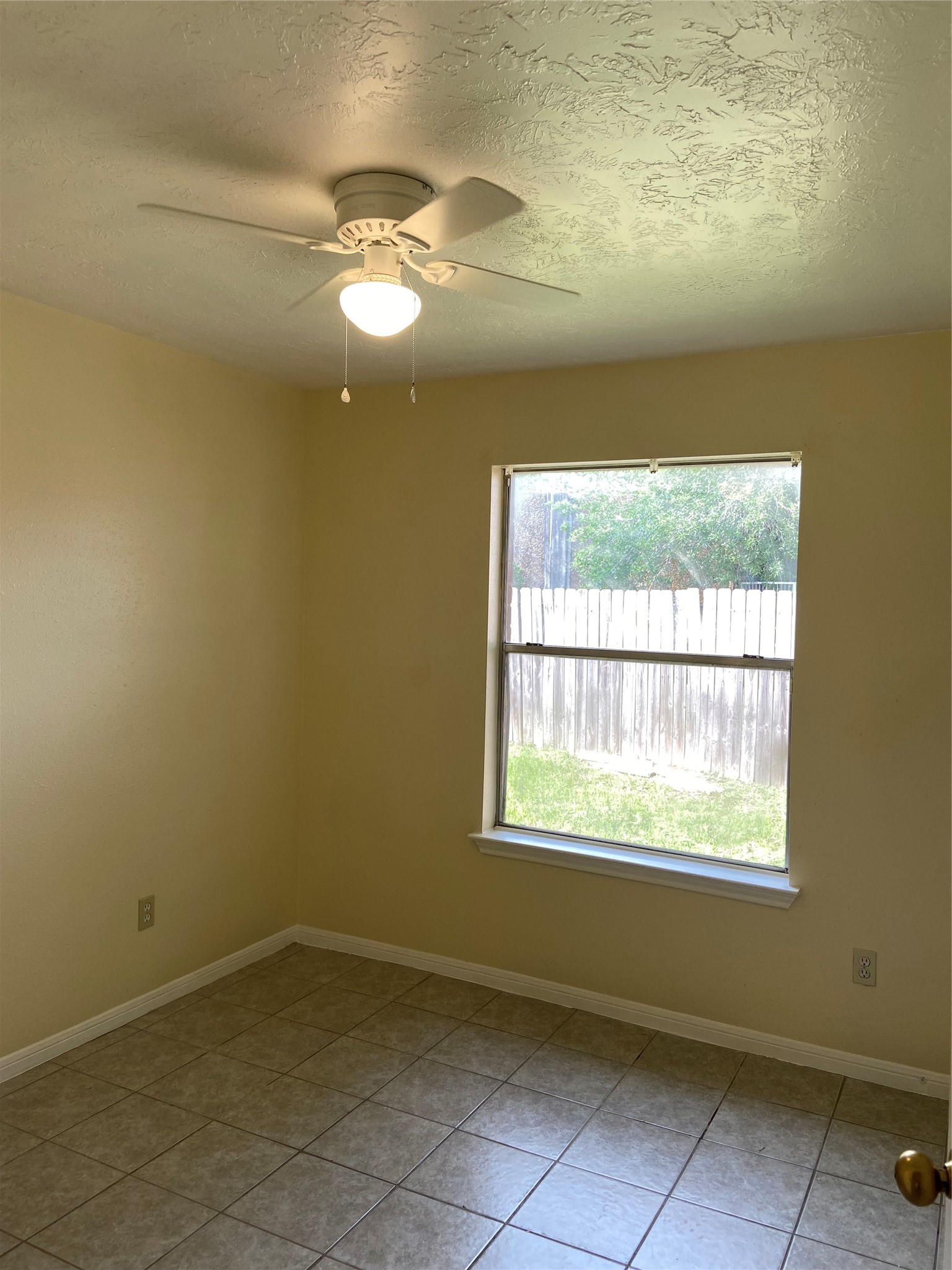 11019 Longtom Court Houston, TX 77086 - Photo 19 of 20 3rd small bedroom