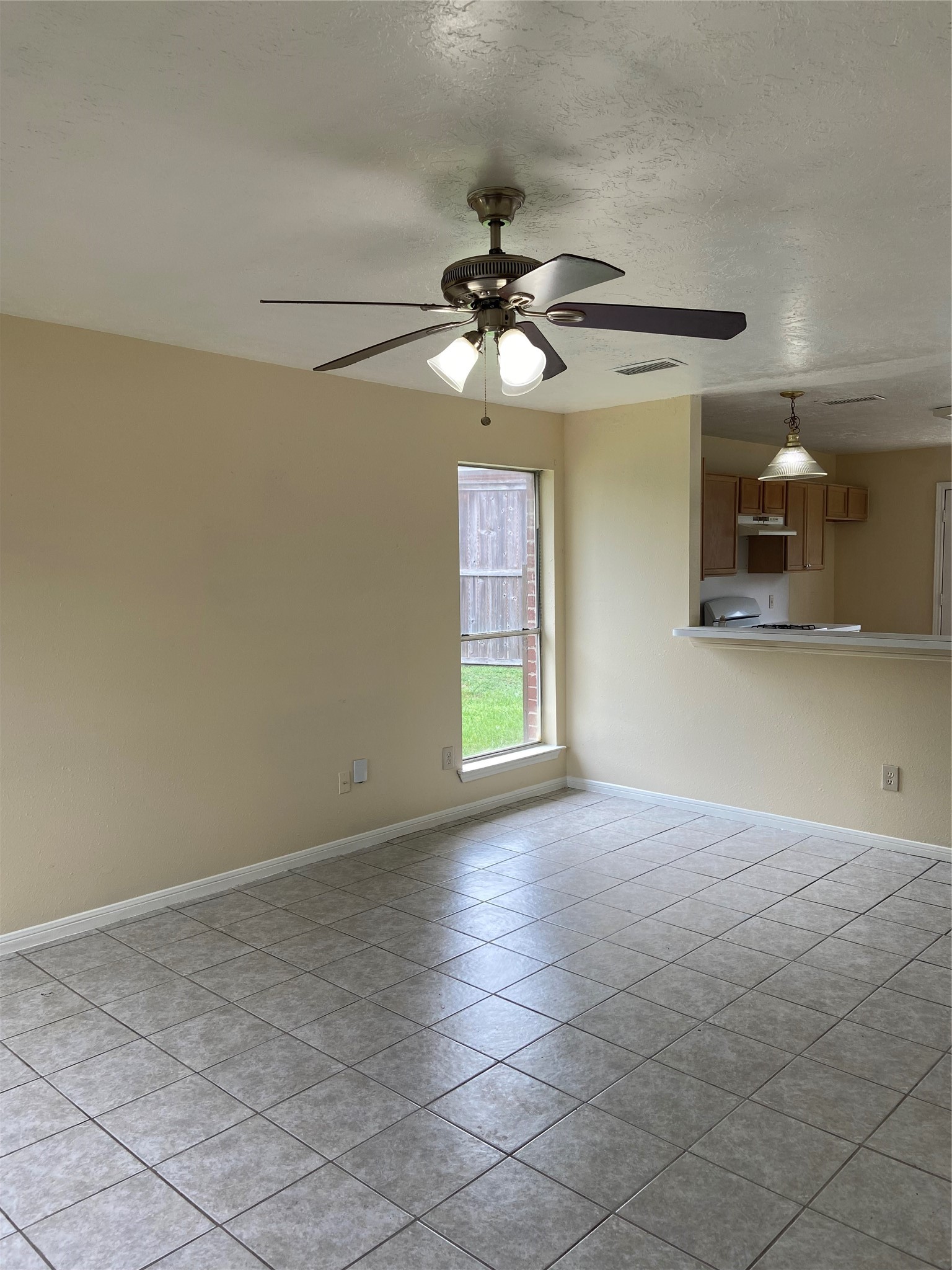 11019 Longtom Court Houston, TX 77086 - Photo 2 of 20 Living room