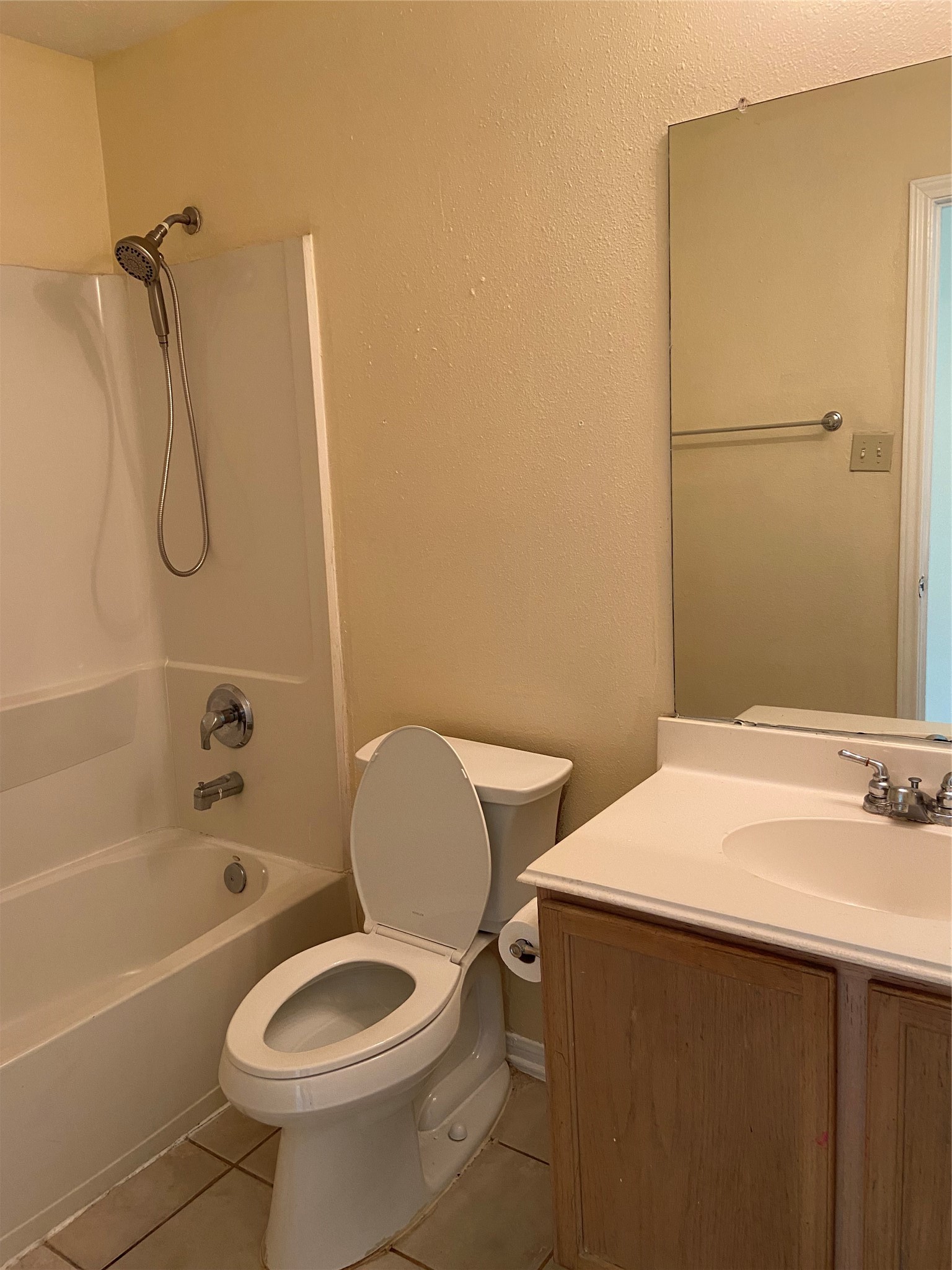 11019 Longtom Court Houston, TX 77086 - Photo 9 of 20 Small bathroom