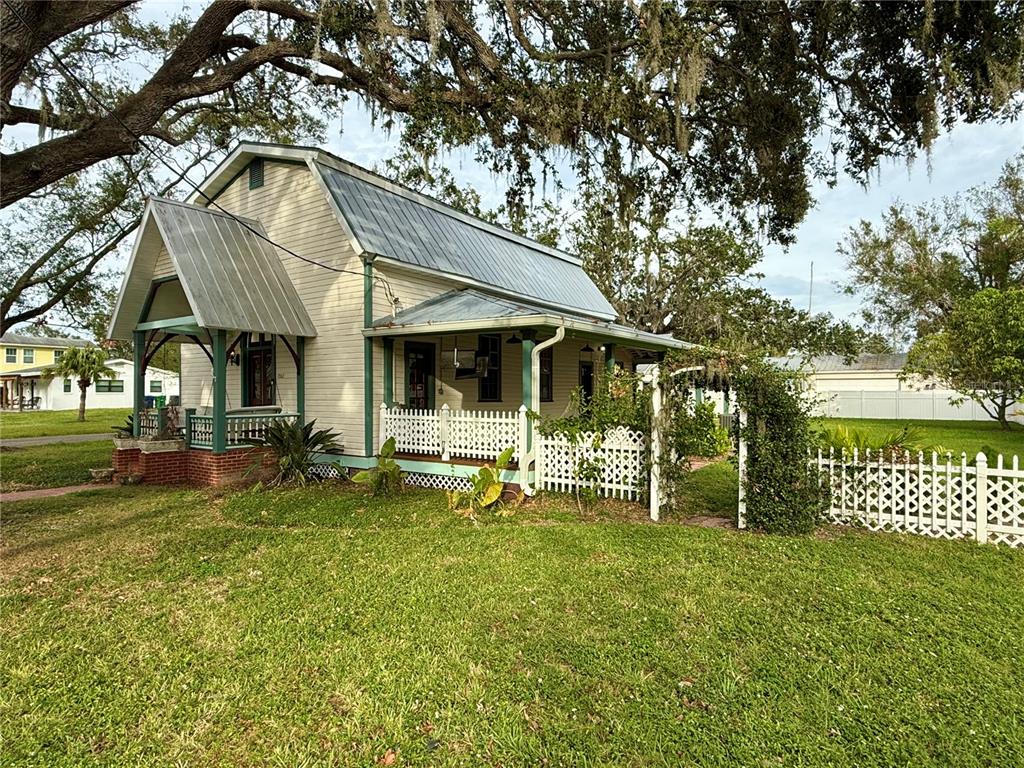 7002 South Shamrock Road Tampa, FL 33616 - Photo 1 of 34