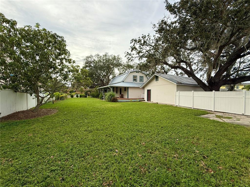 7002 South Shamrock Road Tampa, FL 33616 - Photo 9 of 34