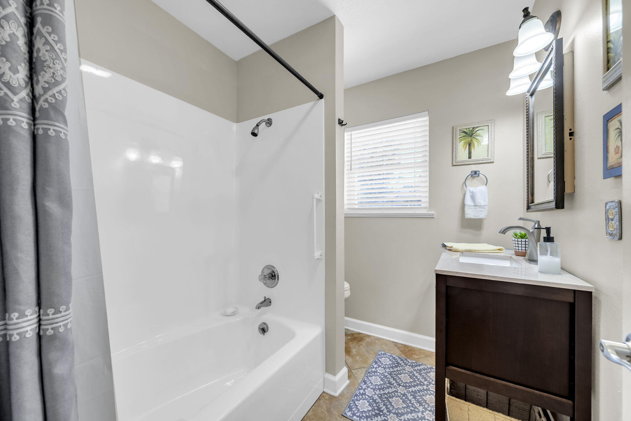 136 Country Club Road Shalimar, FL 32579 - Photo 56 of 83 136 Country Club Rd_Guest Bathroom