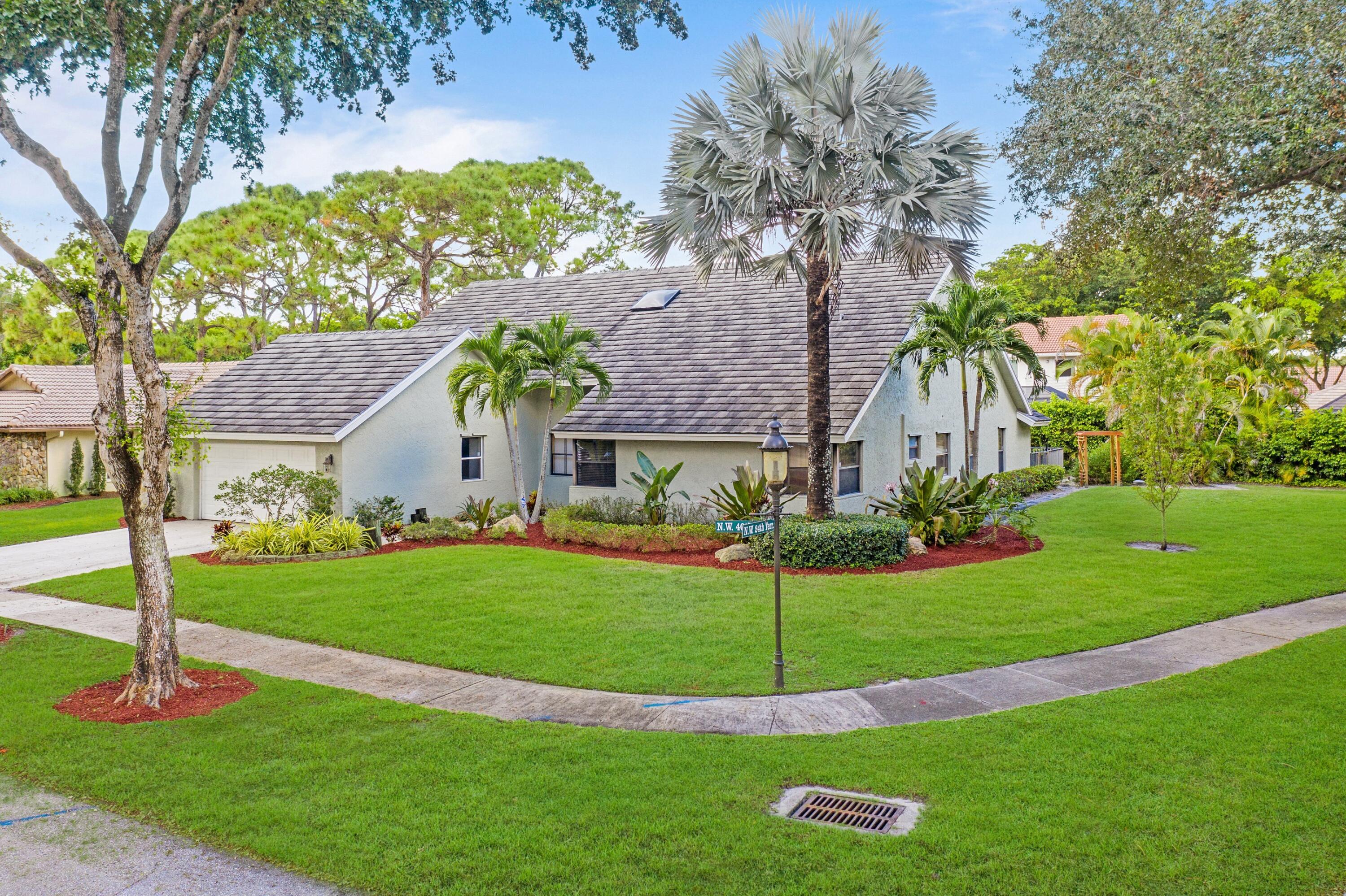 2401 Northwest 40th Circle Boca Raton, FL 33431 - Photo 21 of 42 Side Yard