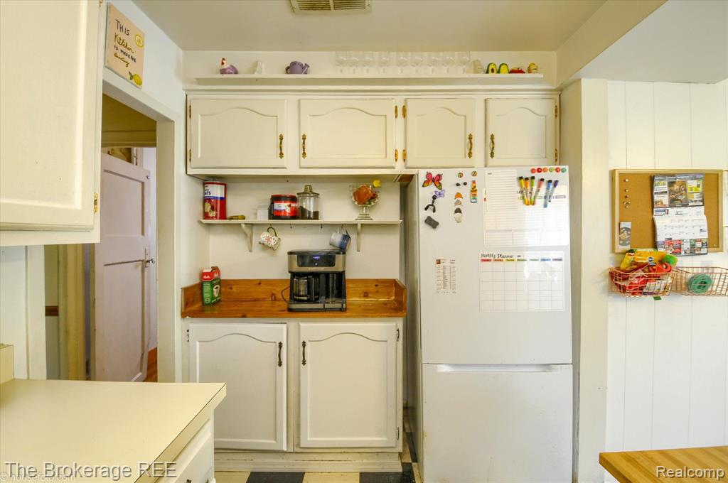 703 Cedarlawn Road Waterford, MI 48328 - Photo 20 of 27 Gallery Image 20