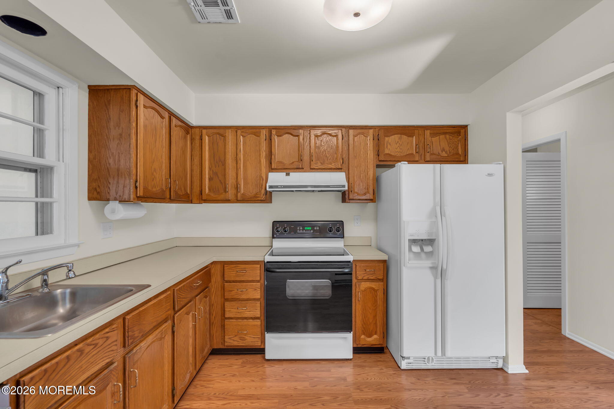 14 Thames Place Brick, NJ 08723 - Photo 15 of 37 a kitchen with granite countertop a refrigerator stove and sink