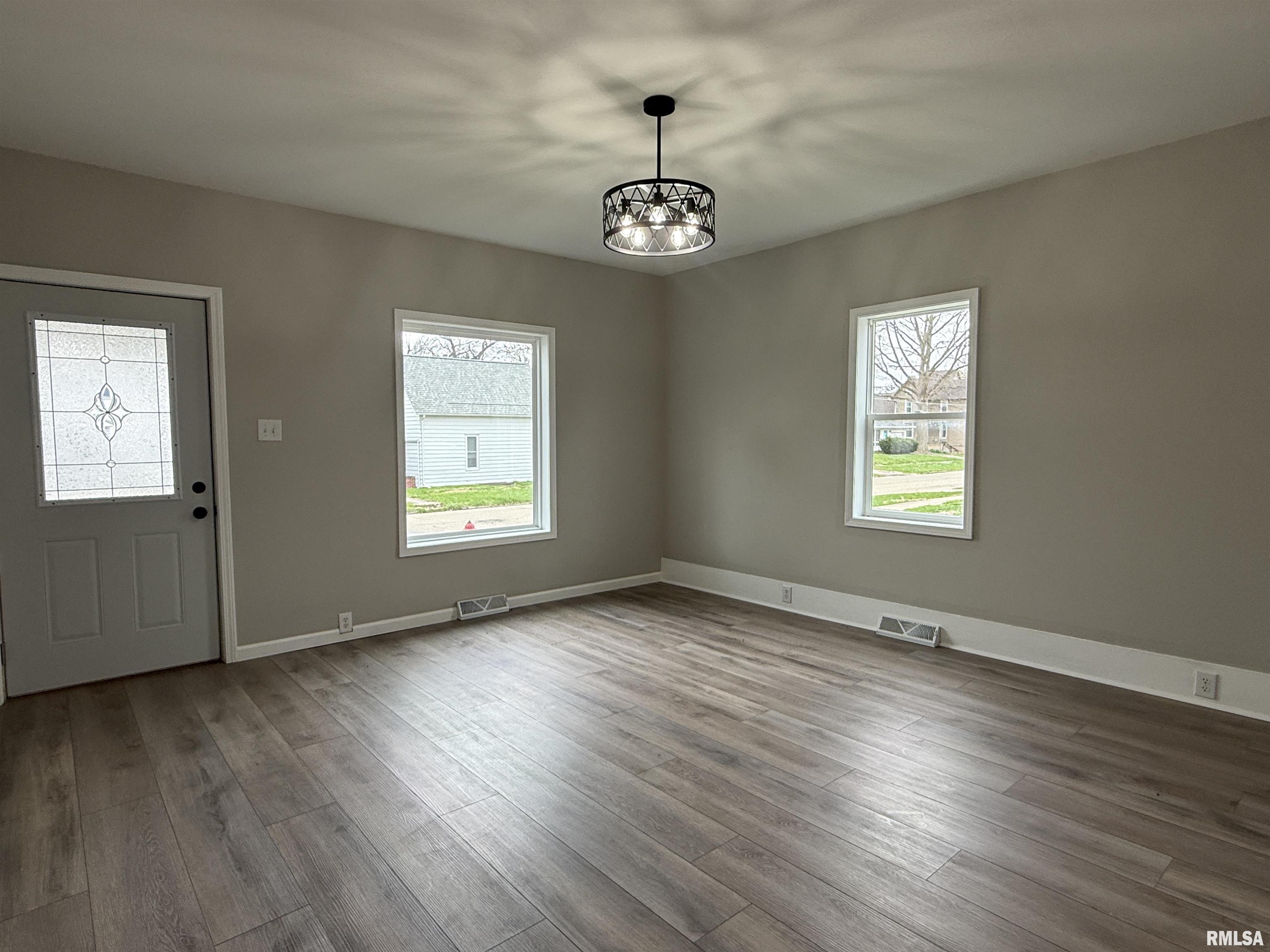 233 West Spruce Street Canton, IL 61520 - Photo 14 of 38