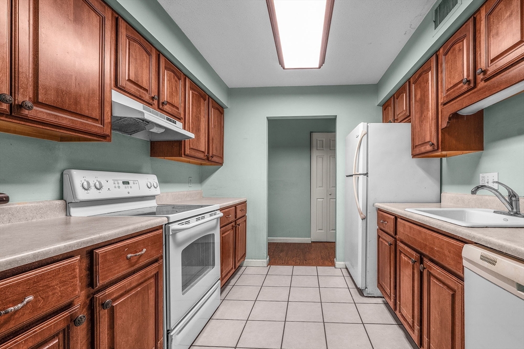 18 Beal's Cove Road, Unit H Hingham, MA 02043 - Photo 7 of 29